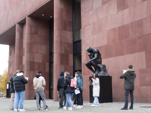 Worüber grübelt der Denker? Worüber grübelt der Denker?
